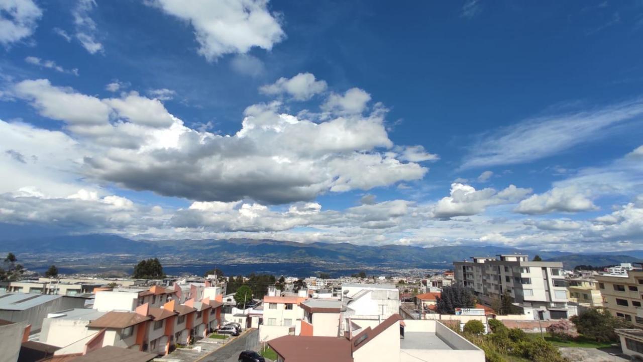 Departamento Sector De La Embajada Americana Кито Экстерьер фото